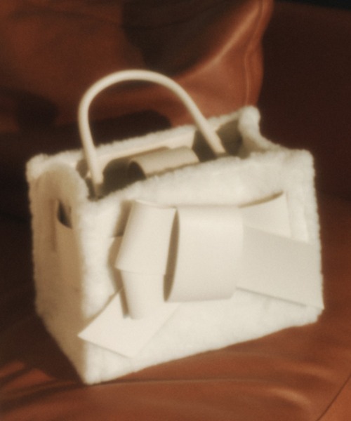 FRAY I.D（フレイアイディー）の「【Holiday】ファーリボンミドルバッグ（ショルダーバッグ・レディース・ホワイト/ピンク/グレー・FREE）」の20枚目の写真