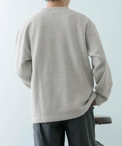 ITEMS URBANRESEARCH(アイテムズ アーバンリサーチ)の「粗針WAFFLE裏起毛クルーネック トップス(スウェット・メンズ・オートミール/チャコールグレー/グレー系その他・MEDIUM/LARGE)」の18枚目の写真