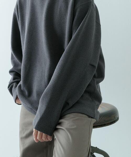 ITEMS URBANRESEARCH(アイテムズ アーバンリサーチ)の「粗針WAFFLE裏起毛クルーネック トップス(スウェット・メンズ・オートミール/チャコールグレー/グレー系その他・MEDIUM/LARGE)」の6枚目の写真