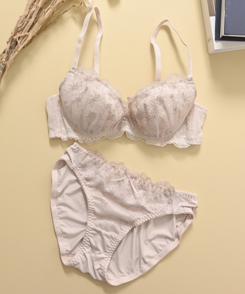 専用）ダイアナ　ディアベージュ　花柄刺繍 F75サイズ ブラジャー2枚セット 専用）ダイアナ ディアベージュ 花柄刺繍 F75サイズ ブラジャー2