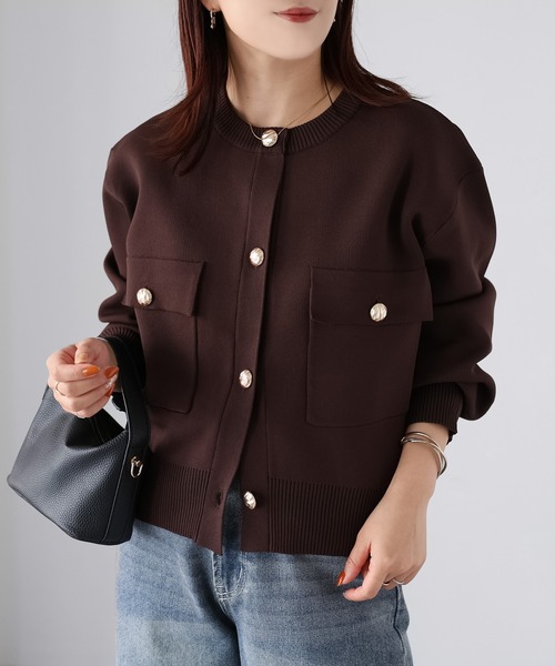 Riberry(リベリー)の「スポンディッシュ金ボタンショートカーデ(カーディガン/ボレロ・レディース・オフホワイト/ブラック/グレイッシュベージュ/ブラウン・FREE)」の6枚目の写真