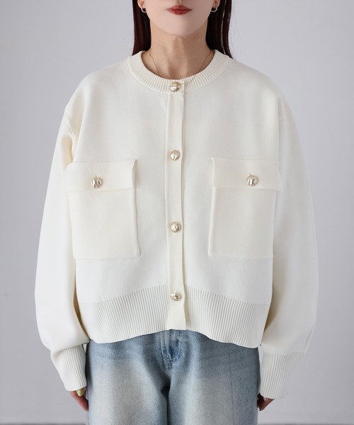 ホワイト ボタン付きカーディガン セール】スポンディッシュ金ボタンショートカーデ（カーディガン