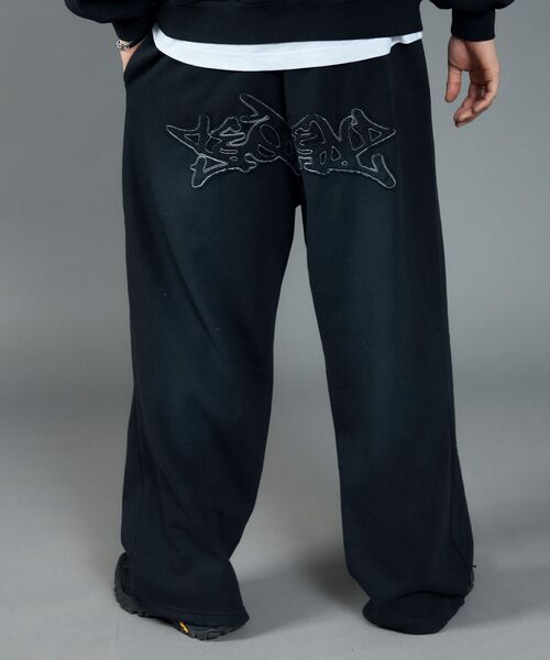 【SEQUENZ（シークエンズ）】LOGO APPLIQUE SWEAT PANTS / フェード スウェット オーバーサイズ ヴィンテージライク 裏起毛 ≪SET UP着用可能≫（スウェットパンツ）｜SEQUENZ（シークエンズ）