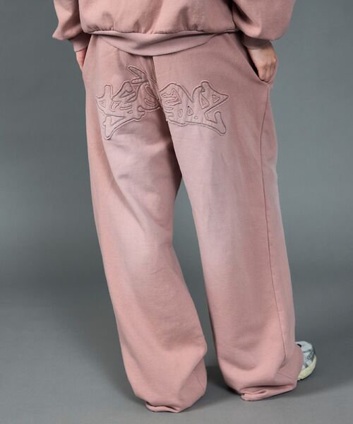 【SEQUENZ（シークエンズ）】LOGO APPLIQUE SWEAT PANTS / フェード スウェット オーバーサイズ ヴィンテージライク 裏起毛 ≪SET UP着用可能≫（スウェットパンツ）｜SEQUENZ（シークエンズ）