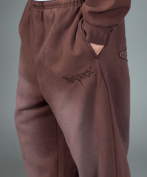 【SEQUENZ（シークエンズ）】LOGO APPLIQUE SWEAT PANTS / フェード スウェット オーバーサイズ ヴィンテージライク 裏起毛 ≪SET UP着用可能≫（スウェットパンツ）｜SEQUENZ（シークエンズ）