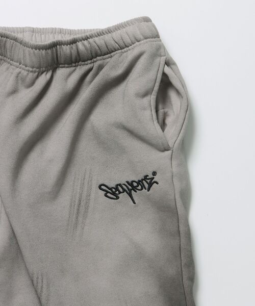 【SEQUENZ（シークエンズ）】LOGO APPLIQUE SWEAT PANTS / フェード スウェット オーバーサイズ ヴィンテージライク 裏起毛 ≪SET UP着用可能≫（スウェットパンツ）｜SEQUENZ（シークエンズ）