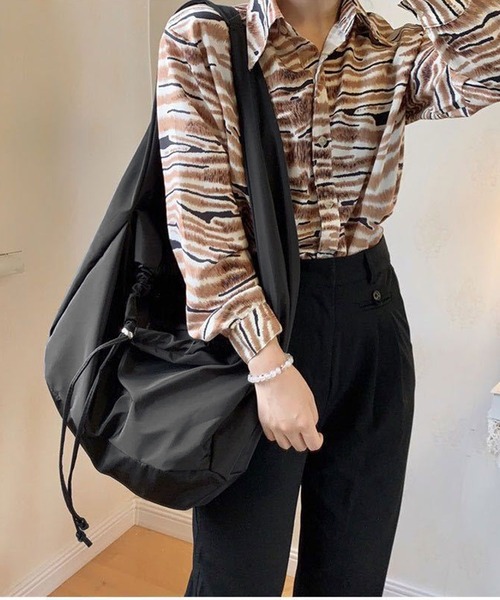 ALWAYS GOOD TIME(オルウェイズグッドタイム)の「『M2SUQARED/エムツースクエア』ドロストショルダーバッグ(ショルダーバッグ・レディース・ブラック・FREE)」の2枚目の写真