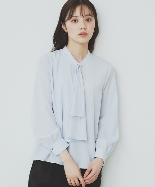 index(インデックス)の「《美人百花掲載》アシンメトリーボウタイブラウス【洗濯機洗い可/防シワ】(シャツ/ブラウス・レディース・ベージュ系その他6/ネイビー/オフホワイト/サックスブルー・42/38/36/40)」の1枚目の写真