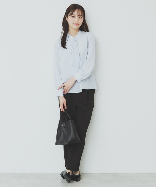 index(インデックス)の「《美人百花掲載》アシンメトリーボウタイブラウス【洗濯機洗い可/防シワ】(シャツ/ブラウス・レディース・ベージュ系その他6/ネイビー/オフホワイト/サックスブルー・42/38/36/40)」の19枚目の写真