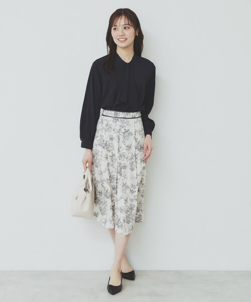 index(インデックス)の「《美人百花掲載》アシンメトリーボウタイブラウス【洗濯機洗い可/防シワ】(シャツ/ブラウス・レディース・ベージュ系その他6/ネイビー/オフホワイト/サックスブルー・42/38/36/40)」の22枚目の写真