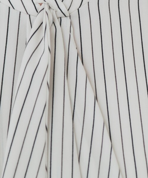 index(インデックス)の「《美人百花掲載》アシンメトリーボウタイブラウス【洗濯機洗い可/防シワ】(シャツ/ブラウス・レディース・ベージュ系その他6/ネイビー/オフホワイト/サックスブルー・42/38/36/40)」の16枚目の写真