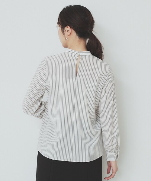 index(インデックス)の「《美人百花掲載》アシンメトリーボウタイブラウス【洗濯機洗い可/防シワ】(シャツ/ブラウス・レディース・ベージュ系その他6/ネイビー/オフホワイト/サックスブルー・42/38/36/40)」の7枚目の写真