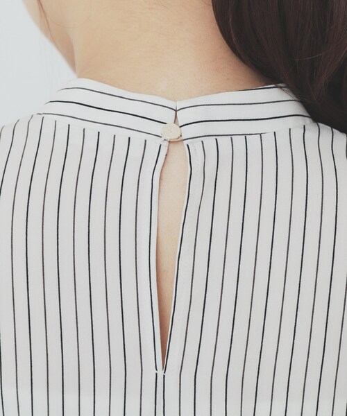 index(インデックス)の「《美人百花掲載》アシンメトリーボウタイブラウス【洗濯機洗い可/防シワ】(シャツ/ブラウス・レディース・ベージュ系その他6/ネイビー/オフホワイト/サックスブルー・42/38/36/40)」の9枚目の写真