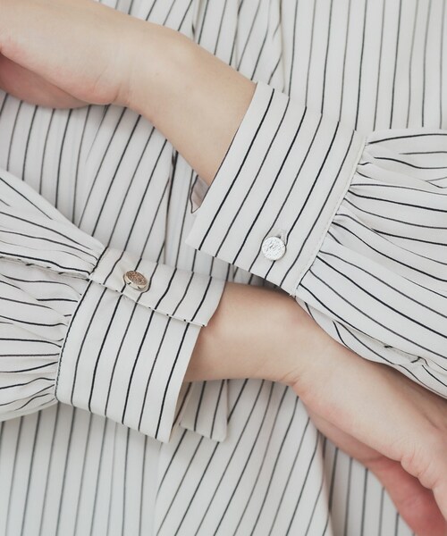 index(インデックス)の「《美人百花掲載》アシンメトリーボウタイブラウス【洗濯機洗い可/防シワ】(シャツ/ブラウス・レディース・ベージュ系その他6/ネイビー/オフホワイト/サックスブルー・42/38/36/40)」の11枚目の写真