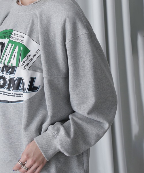 ROSE BUD(ローズバッド)の「(OKIRAKU×ROSEBUD)PANEL GRAPHIC SWEAT(スウェット・レディース・ブラック/グレー・ONE SIZE)」の18枚目の写真
