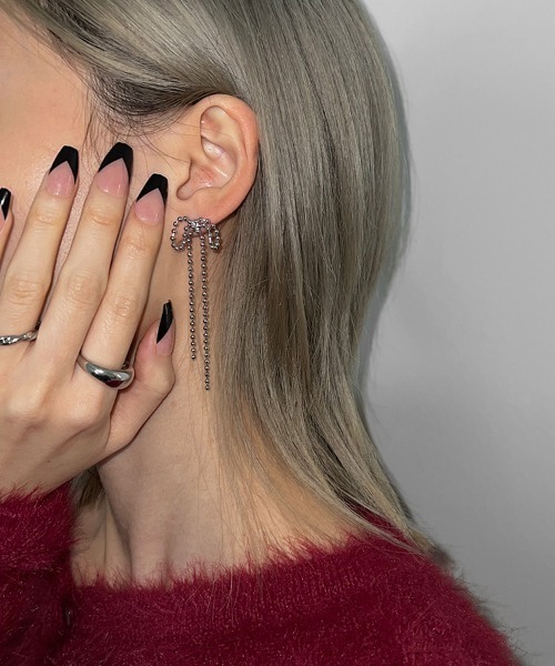 BLACKUP(ブラックアップ)の「レリーナリボンボールイヤリング(ピアス(両耳用)・レディース・シルバー・LARGE)」の1枚目の写真