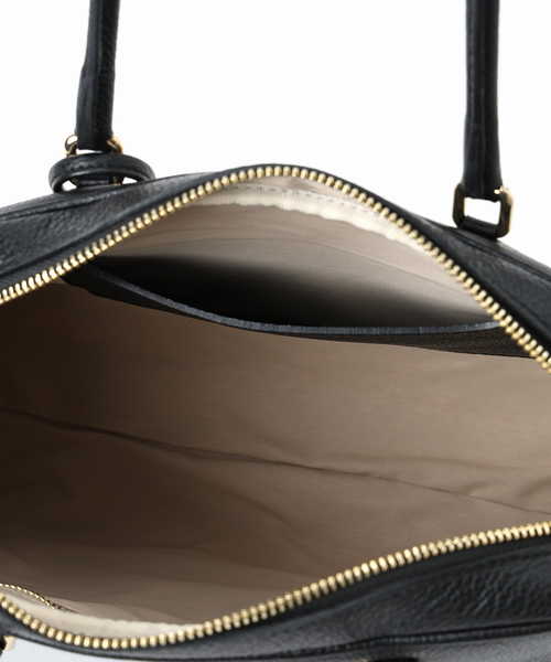 La TOTALITE(ラトータリテ)の「【CHRISTIAN VILLA/クリスチャンヴィラ】チャーム付きボストンBAG(ボストンバッグ・レディース・ブラック/アイボリー・FREE)」の18枚目の写真