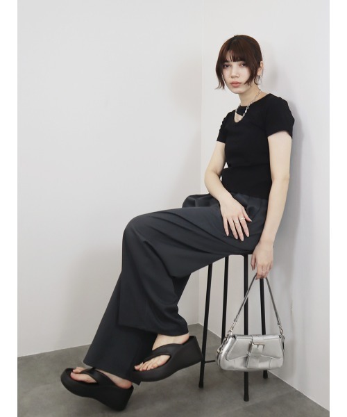 Reurie'(レウリィ)の「ツイルダブルタックスラックス/twill double tuck slacks ワイドパンツ モード カジュアル オフィス パイピング タック入り(スラックス・レディース・アイボリー/チャコールグレー・FREE)」の4枚目の写真