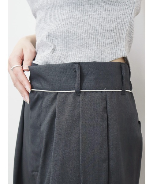 Reurie'(レウリィ)の「ツイルダブルタックスラックス/twill double tuck slacks ワイドパンツ モード カジュアル オフィス パイピング タック入り(スラックス・レディース・アイボリー/チャコールグレー・FREE)」の5枚目の写真