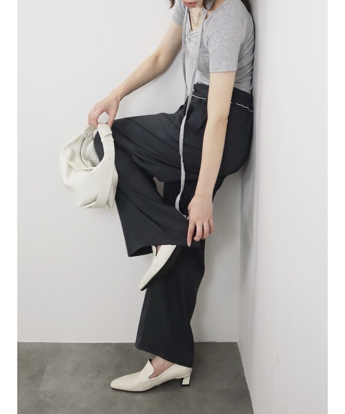 Reurie'(レウリィ)の「ツイルダブルタックスラックス/twill double tuck slacks ワイドパンツ モード カジュアル オフィス パイピング タック入り(スラックス・レディース・アイボリー/チャコールグレー・FREE)」の15枚目の写真