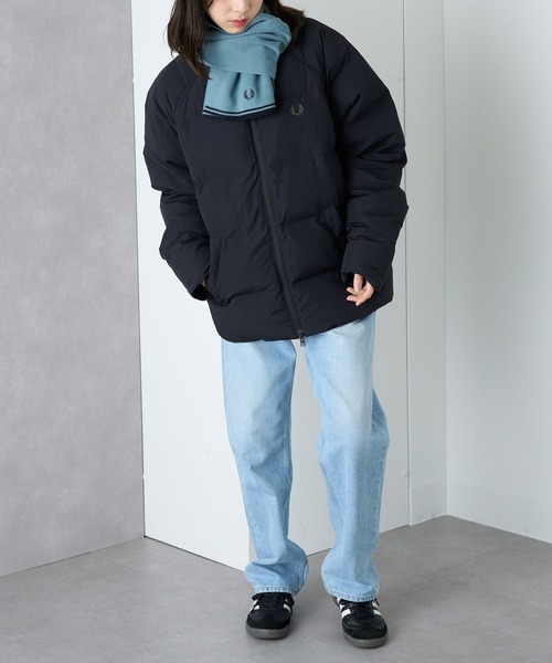 FRED PERRY（フレッドペリー）の「【FRED PERRY】TWIN TIPPED MERINO WOOL SCARF ティップライン ワンポイント刺繍 ニットマフラー C9152（マフラー・メンズ・ブラック/グレイッシュブルー・FREE）」の13枚目の写真