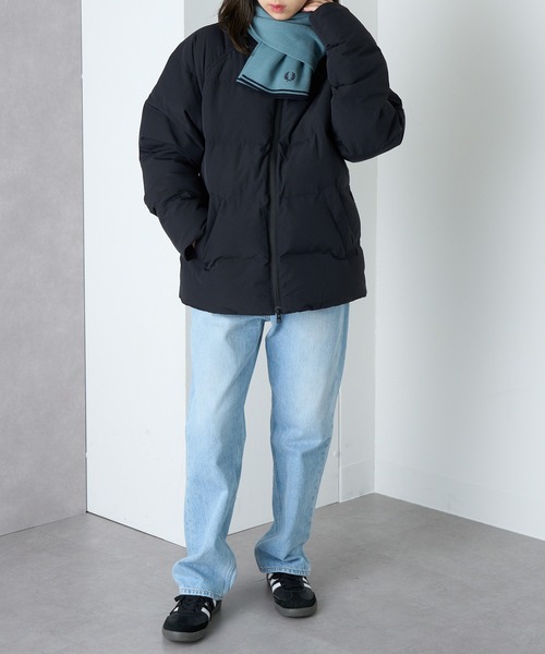 FRED PERRY（フレッドペリー）の「【FRED PERRY】TWIN TIPPED MERINO WOOL SCARF ティップライン ワンポイント刺繍 ニットマフラー C9152（マフラー・メンズ・ブラック/グレイッシュブルー・FREE）」の12枚目の写真