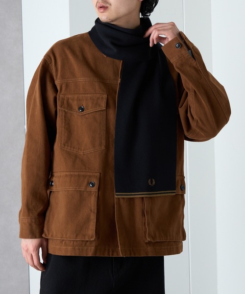 FRED PERRY（フレッドペリー）の「【FRED PERRY】TWIN TIPPED MERINO WOOL SCARF ティップライン ワンポイント刺繍 ニットマフラー C9152（マフラー・メンズ・ブラック/グレイッシュブルー・FREE）」の5枚目の写真