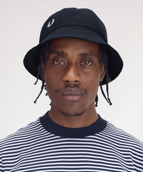 FRED PERRY(フレッドペリー)の「Seersucker Bucket Hat/シアサッカーバケットハット(ハット・メンズ・ネイビー・L)」の3枚目の写真