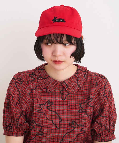 I am I in fact...（アイアムアイインファクト）の「run rabbit 刺繍キャップ（キャップ・レディース・レッド/ネイビー・FREE）」の4枚目の写真