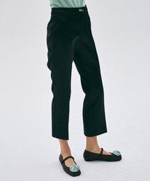 Mardi Mercredi（マルディメクルディ）の「SATIN CROPPED SLIMFIT PANTS（スラックス）」
