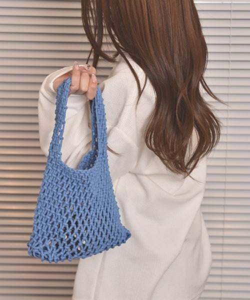 TONE SELECT GOODS(トーンセレクトグッズ)の「【float】かぎ針網み ミニ ハンドバッグ【9色展開】(ハンドバッグ・レディース・ブラック/ホワイト/ベージュ/パープル/イエロー/ピンク/ブルー/グリーン/マスタード・FREE)」の6枚目の写真