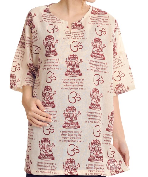 MARAI(マーライ)の「ガネーシャ5分袖キーネックプルオーバー(Tシャツ/カットソー・レディース・グレー/レッド/ブラウン/ブラック・FREE)」の4枚目の写真