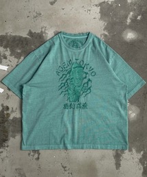 A'gem（エージェム）の「A'GEM/9 × .kom 『A'gem/エージェム』加工3連ｷｮﾝｼｰ刺繍半袖Tシャツ（Tシャツ/カットソー）」
