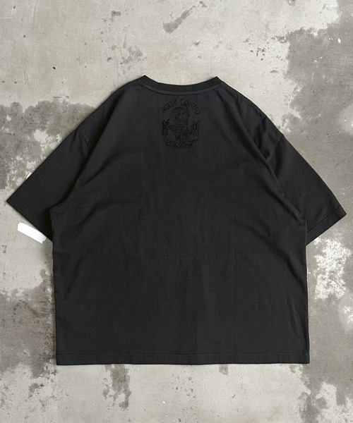 A'gem(エージェム)の「A'GEM/9 × .kom 『A'gem/エージェム』加工3連キョンシー刺繍半袖Tシャツ(Tシャツ/カットソー・メンズ・チャコールグレー/ターコイズブルー/ネイビー・FREE)」の5枚目の写真