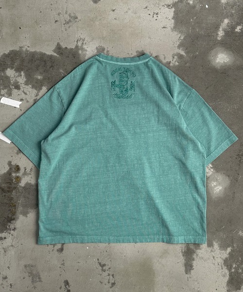 A'gem(エージェム)の「A'GEM/9 × .kom 『A'gem/エージェム』加工3連キョンシー刺繍半袖Tシャツ(Tシャツ/カットソー・メンズ・チャコールグレー/ターコイズブルー/ネイビー・FREE)」の7枚目の写真