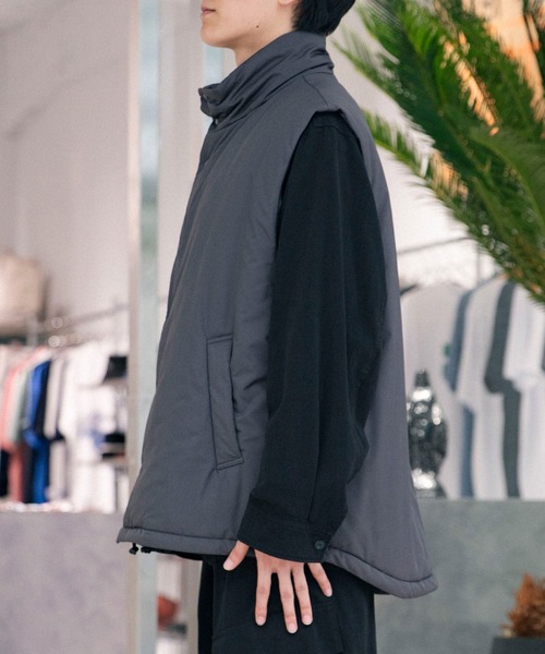 ATON（エイトン）の「ATON VINTAGE NYLON TWILL PADDED VEST JKAGCW0801（その他アウター・メンズ・チャコールグレー/ベージュ・MEDIUM/44）」の4枚目の写真