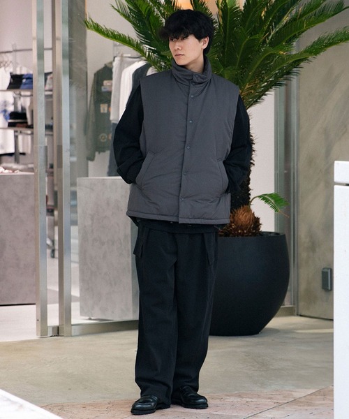 ATON（エイトン）の「ATON VINTAGE NYLON TWILL PADDED VEST JKAGCW0801（その他アウター・メンズ・チャコールグレー/ベージュ・MEDIUM/44）」の6枚目の写真