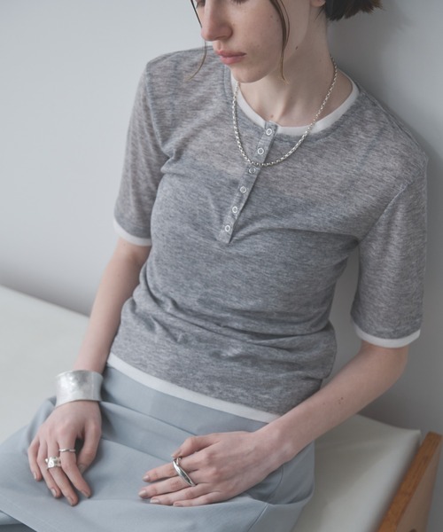 Aunt Marie's（アントマリーズ）の「配色ヘンリーネックシアートップス（Tシャツ/カットソー・レディース・グレー/ブルー/ブラック/イエロー/ホワイト・FREE）」の3枚目の写真