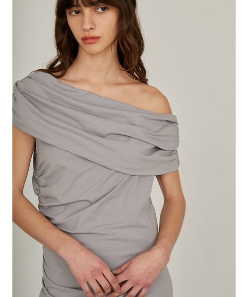 styling/(スタイリング)の「オフショルダーツイストワンピース(ワンピース・レディース・ブラック/ベージュ/グレー・1/0)」の17枚目の写真