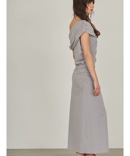 styling/(スタイリング)の「オフショルダーツイストワンピース(ワンピース・レディース・ブラック/ベージュ/グレー・1/0)」の9枚目の写真