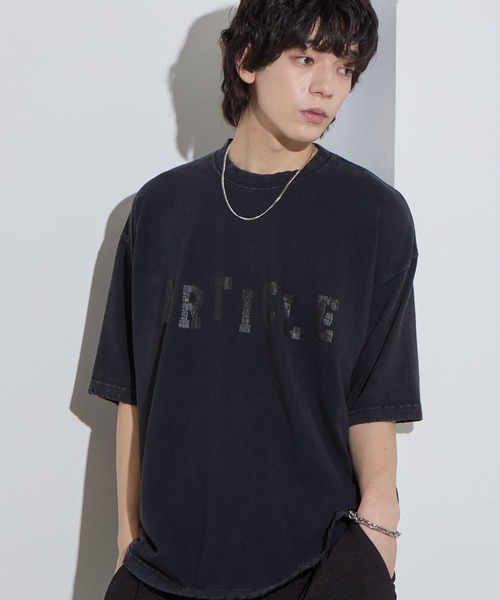 SLICK(スリック)の「【SLICK/スリック】Pigment Dye Damage Printed T-Shirt (ARTICLE) / ピグメントダイダメージプリントTシャツ (ARTICLE)/オーバーサイズ シルエット / ピグメント加工/ ビンテージ(Tシャツ/カットソー・メンズ・グレイッシュベージュ/ブルーグレー/ブラック・1/2/3)」の2枚目の写真