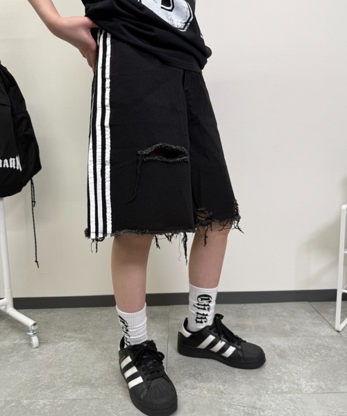 ATMARK(アットマーク)の「《3サイズ展開 / UNISEX 》デニム アソートハーフパンツ ショートパンツ(デニムパンツ・メンズ・ブルー系その他2/ブラック/サックスブルー/ブルー/グリーン/ブラック×ホワイト/ブルー系その他・MEDIUM/LARGE/X-LARGE)」の3枚目の写真
