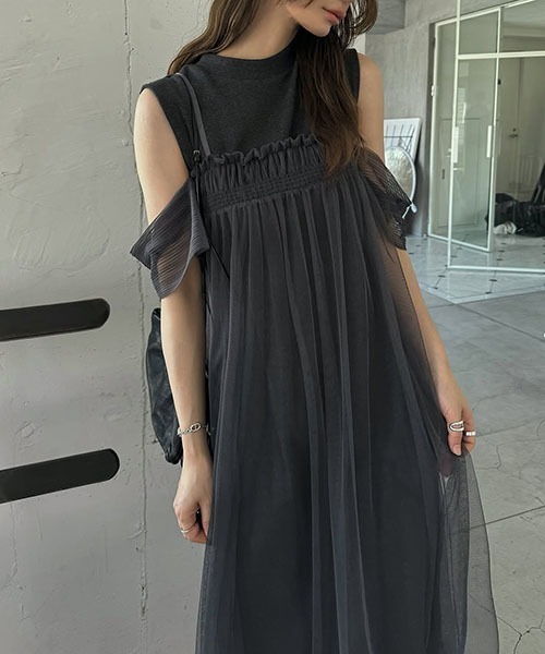 WILLFULLY(ウィルフリー)の「pleats shirring tulle camisole OP(ワンピース・レディース・オートミール/グレー系その他/チャコール/ブラック・FREE)」の15枚目の写真