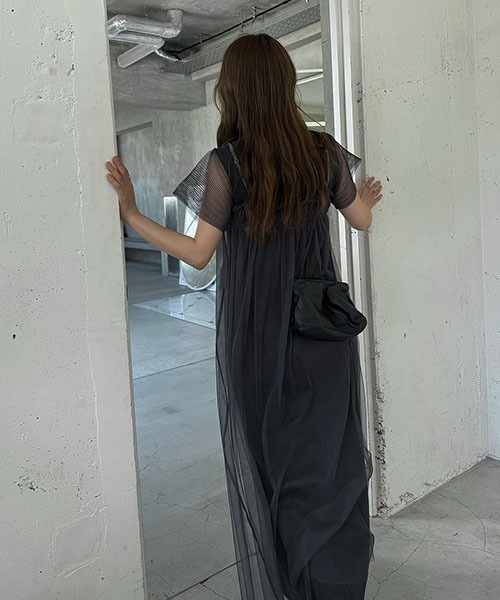 WILLFULLY(ウィルフリー)の「pleats shirring tulle camisole OP(ワンピース・レディース・オートミール/グレー系その他/チャコール/ブラック・FREE)」の19枚目の写真