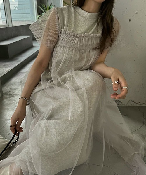 WILLFULLY(ウィルフリー)の「pleats shirring tulle camisole OP(ワンピース・レディース・オートミール/グレー系その他/チャコール/ブラック・FREE)」の8枚目の写真