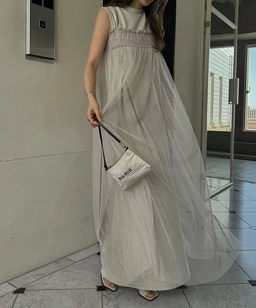WILLFULLY(ウィルフリー)の「pleats shirring tulle camisole OP(ワンピース・レディース・オートミール/グレー系その他/チャコール/ブラック・FREE)」の10枚目の写真