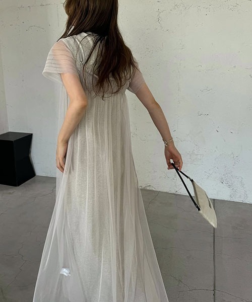 WILLFULLY(ウィルフリー)の「pleats shirring tulle camisole OP(ワンピース・レディース・オートミール/グレー系その他/チャコール/ブラック・FREE)」の14枚目の写真