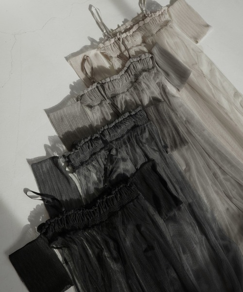 WILLFULLY(ウィルフリー)の「pleats shirring tulle camisole OP(ワンピース・レディース・オートミール/グレー系その他/チャコール/ブラック・FREE)」の5枚目の写真