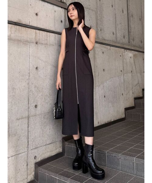 MURUA(ムルーア)の「サイドベルトジップナローワンピース(ワンピース・レディース・インディゴブルー/カーキ/ブラック・2/1)」の15枚目の写真