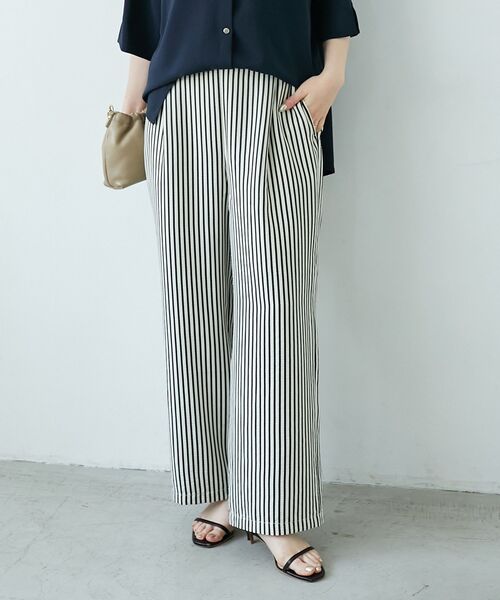 le.coeur blanc（ルクールブラン）の「《楽な履き心地◎》ドビーストライプサッカータックパンツ（その他パンツ・レディース・ブラック系その他/ベージュ系その他2・38）」の2枚目の写真